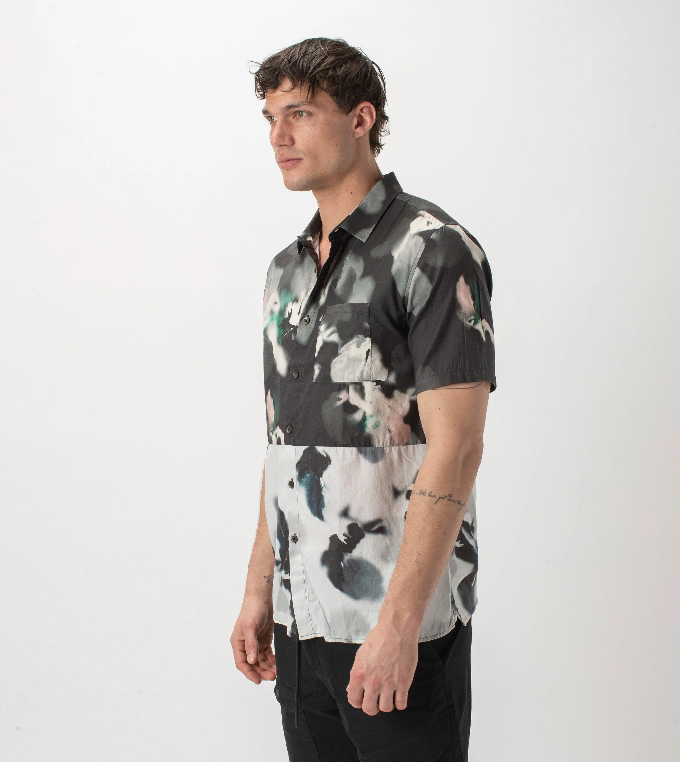 Floating Floral SS Shirt Black/White